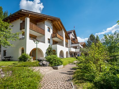 Familienhotel - Suiten mit extra Kinderzimmer - Schweiz - Aussenansicht Aparthotel Muchetta - Davos Wiesen - Graubünden - Schweiz - Aparthotel Muchetta