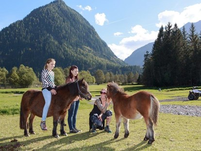 Familienhotel - Klassifizierung: 3 Sterne - Österreich - Unsere Ponyranch wo wir einen Ausflug machen  - Das Familien-Clubhotel Wolkensteinbär