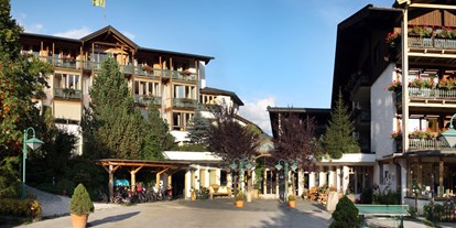 Familienhotel - Kinderwagenverleih - Döbriach - Außenansicht Hotel Eschenhof - Ortners Eschenhof - Alpine Slowness
