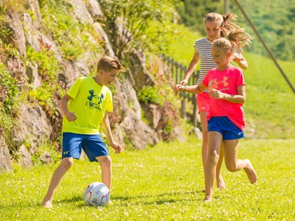 Familienhotel - Kinderbetreuung in Altersgruppen - Fußball - Die Seitenalm