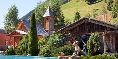 Familienhotel - Pools: Schwimmteich - Sexten - Nature Spa Resort Hotel Quelle