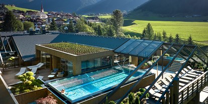 Familienhotel - Pools: Schwimmteich - Gerlos - Nature Spa Resort Hotel Quelle