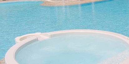 Familienhotel - Pools: Außenpool beheizt - Emilia Romagna - Pool mit Whirlpool und Kinderbecken - Club Family Hotel Milano Marittima