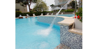 Familienhotel - Pools: Außenpool beheizt - Viserbella di Rimini - Für das Wohbefinden von der ganzen Familie - Club Family Hotel Milano Marittima