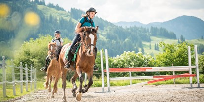 Familienhotel - Ausritte mit Pferden - Tirol - Reitstunden für kleine und große Profis. - Familotel Landgut Furtherwirt