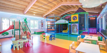 Familienhotel - Teenager-Programm - Salzburg - Spannung, Spaß und Spiel - Ihre Kinder haben 250m² Spielfläche zur Verfügung - Schlosshotel Lacknerhof****S Flachau
