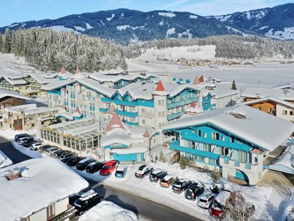 Familienhotel - Umgebungsschwerpunkt: Berg - Großarl - angezuckert durch den Schnee - strahlen wir mit Ihnen um die Wette - Schlosshotel Lacknerhof****S Flachau