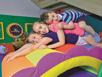 Familienhotel - Kinderbetreuung in Altersgruppen - Pongau - Das neue Spieleparadies beinhaltet auch einen separaten Mini-Bereich für unsere Kleinsten. - Schlosshotel Lacknerhof****S Flachau
