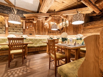 Familienhotel - Sauna - Auch in der Jagdstube können Sie mit Ihrer Familie gemütliche Abende erleben. - Schlosshotel Lacknerhof****S Flachau