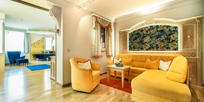 Familienhotel - Teenager-Programm - Salzburg - Unsere neuen Familien-Crystal-Suiten mit dem Wohnzimmer. - Schlosshotel Lacknerhof****S Flachau