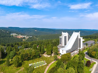 Familienhotel - Preisniveau: moderat - Thüringen - AHORN Panorama Hotel Oberhof Sommeransicht - AHORN Panorama Hotel Oberhof