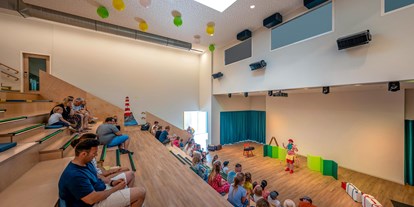 Familienhotel - Kinderbetreuung - Ostseeküste - Im Theater - TUI SUNEO Kinderresort Usedom