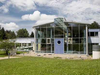 Familienhotel - Umgebungsschwerpunkt: am Land - Mittelberg (Mittelberg) - Außenansicht der Poolanlage - Ferienclub Maierhöfen