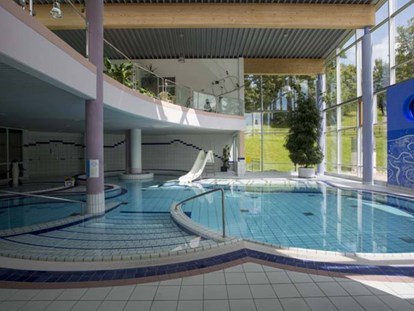 Familienhotel - Schwimmkurse im Hotel - Bayern - Das Hallenbad - Ferienclub Maierhöfen