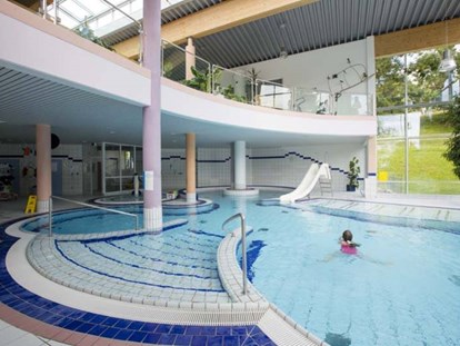 Familienhotel - Schwimmkurse im Hotel - Deutschland - Das Hallenbad - Ferienclub Maierhöfen