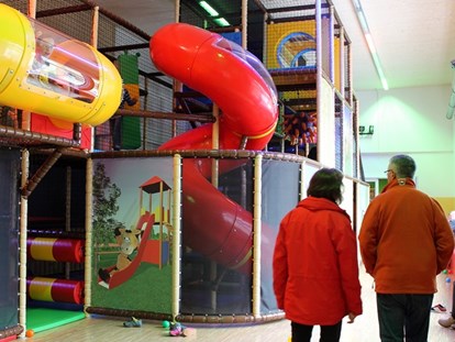 Familienhotel - Deutschland - Indoor Kinderspielwelt - Ferienclub Maierhöfen