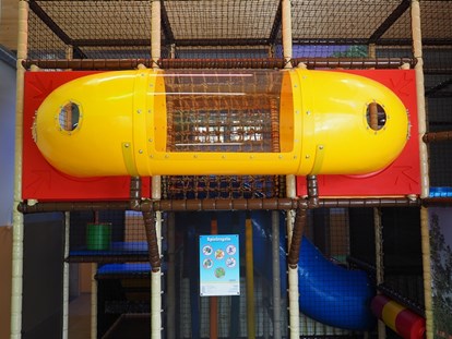 Familienhotel - Schwimmkurse im Hotel - Deutschland - Indoor Kinderspielwelt - Ferienclub Maierhöfen
