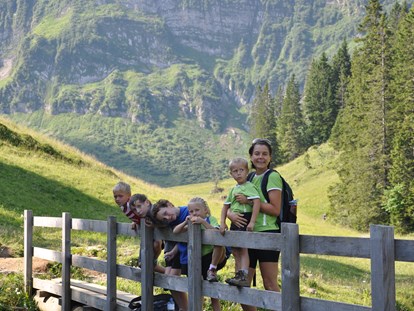 Familienhotel - Umgebungsschwerpunkt: Fluss - St. Gallenkirch - Kinderwanderungen - Sonne Bezau Familotel Bregenzerwald