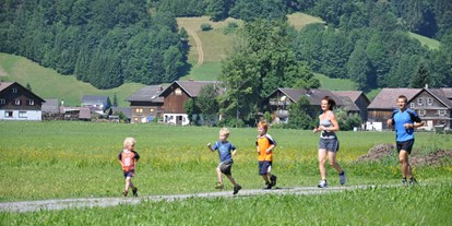 Familienhotel - Verpflegung: Halbpension - Vorarlberg - Kinderjogging mit Chef Christian - Sonne Bezau Familotel Bregenzerwald
