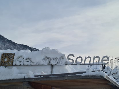 Familienhotel - Streichelzoo - Schröcken - Schnee in Hülle und Fülle Winter 2021 - Sonne Bezau Familotel Bregenzerwald