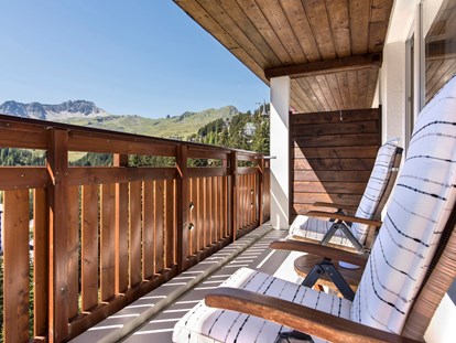 Familienhotel - Wellnessbereich - Graubünden - Aussicht Balkon - Sunstar Familienhotel Arosa - Sunstar Hotel Arosa
