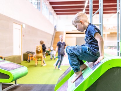 Familienhotel - Kinderbetreuung in Altersgruppen - Davos Platz - Indoor Spielhalle - Sunstar Hotel Arosa - Sunstar Hotel Arosa