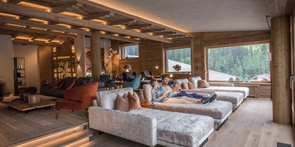 Familienhotel - Sauna - Tiroler Unterland - Himmelreich - unser Wohnzimmer im 4. Stock - Alpin Spa Hotel Tuxerhof