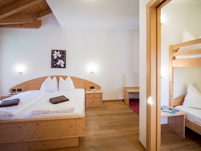 Familienhotel - Skilift - Trentino-Südtirol - ZIMMER MIT SEPARATEN KINDERZIMMER MIT STOCKBETT - Hotel Alpin***s