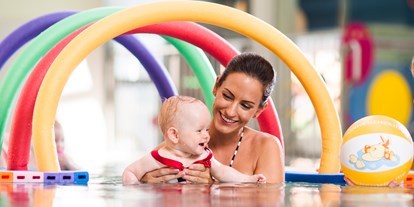 Familienhotel - Kinderbetreuung in Altersgruppen - Burgenland - Babyschwimmen - Hotel Sonnenpark**** Superior