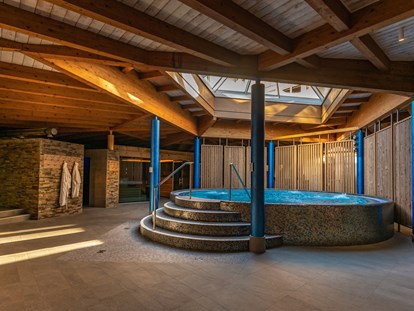 Familienhotel - Sauna - Kärnten - Whirlpool im Saunapark - Hotel DIE POST