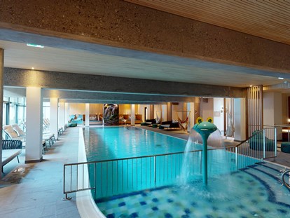 Familienhotel - Tennis - Landskron - Hotel Die Post - Indoorpool in coolem Design - Hotel DIE POST