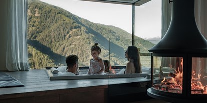 Familienhotel - Umgebungsschwerpunkt: Stadt - Trentino-Südtirol - Zimmer Rooftop Villa mit mountain view - Kinderhotel Sonnwies