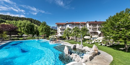 Familienhotel - Wasserrutsche - Südtirol - Außenschwimmbad - Gartenhotel Moser ****s