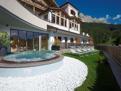 Familienhotel - Garten - Südtirol - Hotel und Reiterhof Obereggen