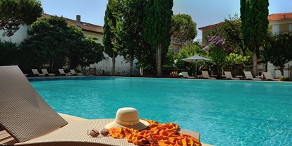 Familienhotel - Umgebungsschwerpunkt: Meer - Italien - Eine unserer beliebtesten Serviceleistungen ist sicher das Schwimmbad:
geöffnet von Mai bis September
Größe: 25 Meter lang, 1,60 und 1,80 Meter tief - Hotel Raffy