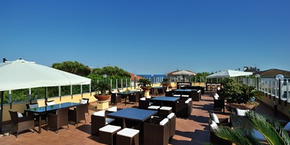 Familienhotel - Pools: Außenpool nicht beheizt - Ligurien - Terrasse - Hotel Raffy
