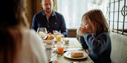 Familienhotel - Garten - Pinzgau - Ein reichhaltiges Frühstück für Groß & Klein  - Familienhotel Salzburger Hof