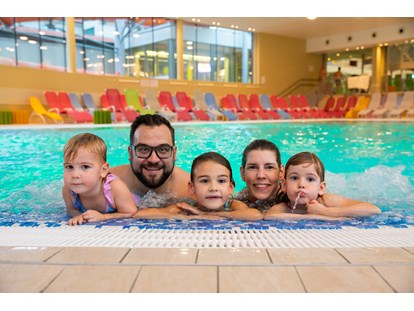 Familienhotel - Pools: Innenpool - Burgenland - Hotel ALL IN RED