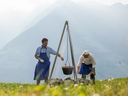 Familienhotel - bewirtschafteter Bauernhof - Latsch (Trentino-Südtirol) - Kochen im Dreibein - Taser Alm