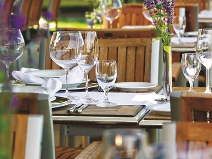Familienhotel - Klassifizierung: 3 Sterne - Rabland bei Meran - Schön gedeckte Tische im Gasthof - Taser Alm