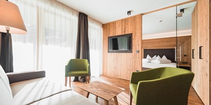 Familienhotel - Spielplatz - Fiss - Helle, lichtdurchflutete und super komfortable Zimmer - Aktiv & Familienhotel Adlernest