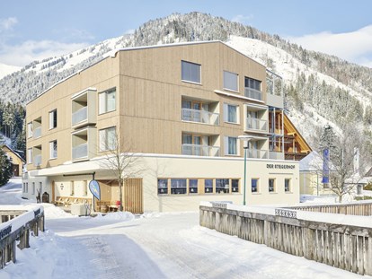 Familienhotel - Skikurs direkt beim Hotel - Roßleithen - Außenansicht Beag Haus - Das Original Kinderhotel Stegerhof in der Steiermark