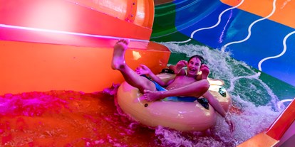 Familienhotel - Preisniveau: gehoben - Kitzbühel - 150-m-Riesenwasserrutsche in der hoteleigenen Wassererlebniswelt - Hotel Seehof