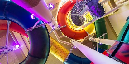 Familienhotel - Tennis - Walchsee - 150-m-Riesenwasserrutsche in der Wassererlebniswelt - Hotel Seehof