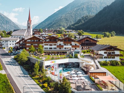Familienhotel - bewirtschafteter Bauernhof - Ehrenburg (Trentino-Südtirol) - Außenaufnahme - Familienhotel Huber