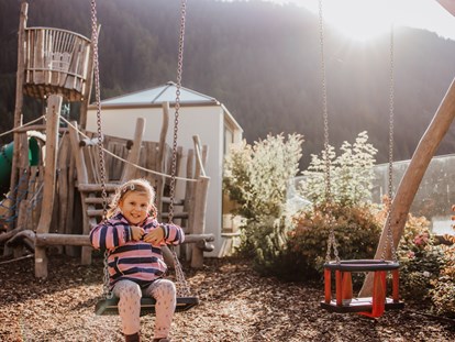 Familienhotel - Babysitterservice - Südtirol - Outdoor Spielplatz - Familienhotel Huber