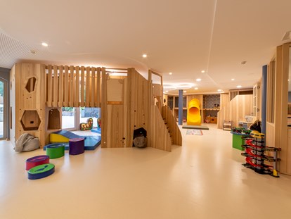 Familienhotel - bewirtschafteter Bauernhof - Südtirol - neuer Happy-Club, Kinderbetreuungsraum - Familienhotel Huber