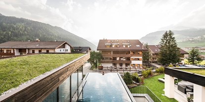 Familienhotel - Skikurs direkt beim Hotel - Dorf Tirol - Family Hotel Biancaneve