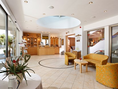 Familienhotel - Umgebungsschwerpunkt: Therme - Italien - Eingangsbereich - Family Hotel Gutenberg