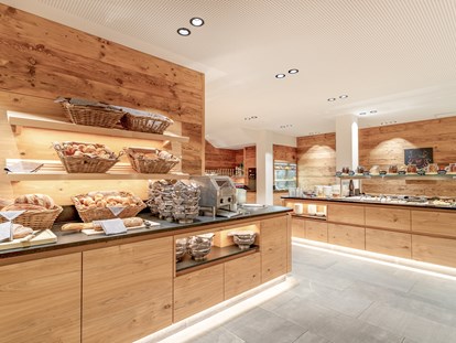 Familienhotel - Kletterwand - Davos Wiesen - Frühstücksbuffet mit regionalen Produkten - Gorfion Familotel Liechtenstein